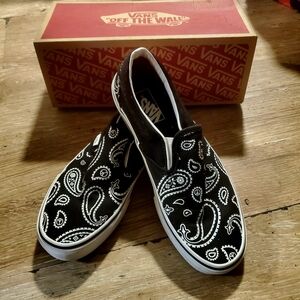 SOLD Dont Buy Vans Black Paisley Slip-On Shoes